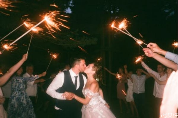 惹老公生氣哄他的短信怎么說 給老公道歉的暖心句子 惹老公生氣哄他的短信怎么說 給老公道歉的暖心句子