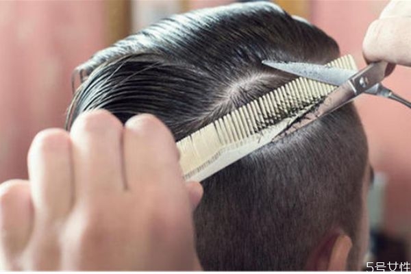 頭發(fā)打薄可以錫紙燙嗎 頭發(fā)打薄后還能恢復(fù)嗎 頭發(fā)打薄可以錫紙燙嗎 頭發(fā)打薄后還能恢復(fù)嗎