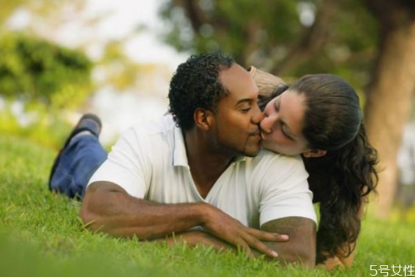 剛離婚都是怎么度過的 離婚痛苦期五個(gè)階段 剛離婚都是怎么度過的 離婚痛苦期五個(gè)階段