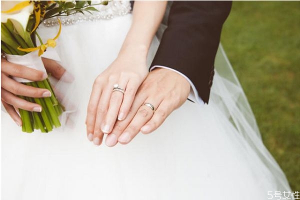 為什么男人都容易出軌 老公出軌適合分居么 為什么男人都容易出軌 老公出軌適合分居么