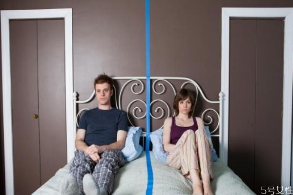 夫妻之間為什么會出現(xiàn)冷暴力 解決冷暴力最好的辦法 夫妻之間為什么會出現(xiàn)冷暴力 解決冷暴力最好的辦法