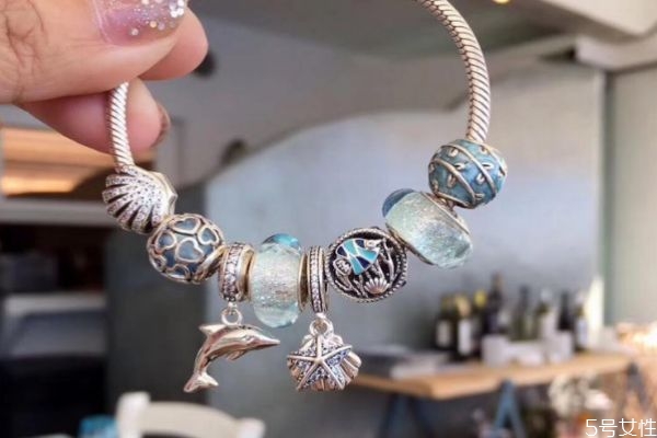 潘多拉藍(lán)色手鏈的寓意是什么 潘多拉藍(lán)色手鏈寓意 潘多拉藍(lán)色手鏈的寓意是什么 潘多拉藍(lán)色手鏈寓意