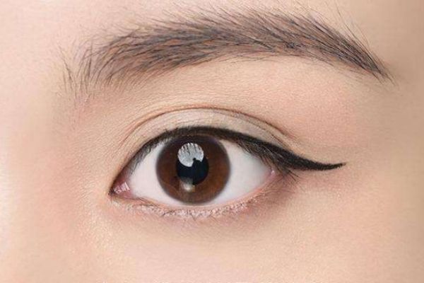 黑色眼線(xiàn)筆適合什么人 眼線(xiàn)筆和眉筆的區(qū)別