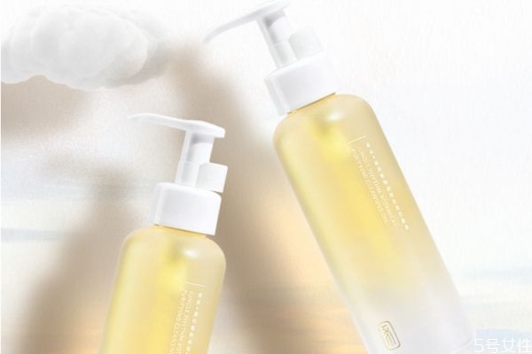 卸妝油需要乳化多久 卸妝油乳化了還可以用嗎 卸妝油需要乳化多久 卸妝油乳化了還可以用嗎