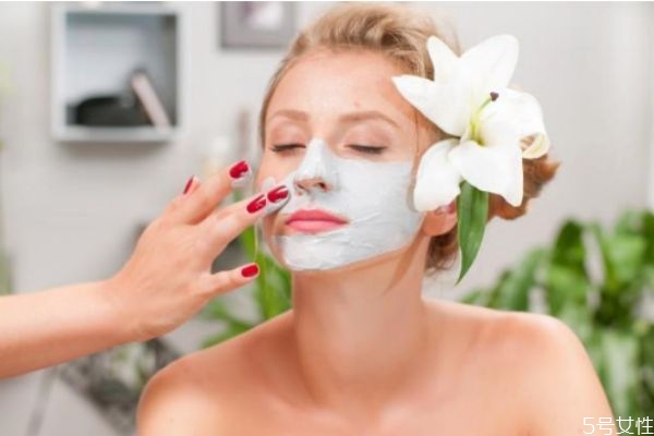 敷完面膜后臉還是很干怎么回事 為什么越敷面膜臉越干 敷完面膜后臉還是很干怎么回事 為什么越敷面膜臉越干