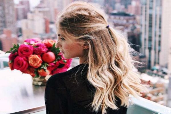 染發(fā)后用什么洗發(fā)水 染發(fā)后怎么樣護理頭發(fā) 染發(fā)后用什么洗發(fā)水 染發(fā)后怎么樣護理頭發(fā)