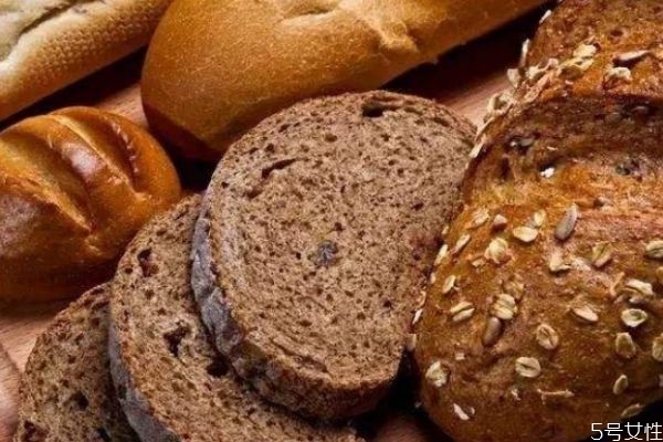 黑麥面包和全麥面包的熱量一樣嗎 黑麥面包熱量高嗎 黑麥面包和全麥面包的熱量一樣嗎 黑麥面包熱量高嗎