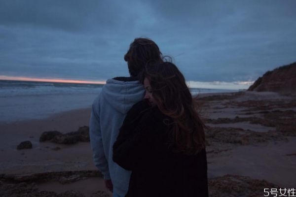 情侶在一起多久適合同居 ?情侶們一起睡覺(jué)的五個(gè)階段 情侶在一起多久適合同居 ?情侶們一起睡覺(jué)的五個(gè)階段