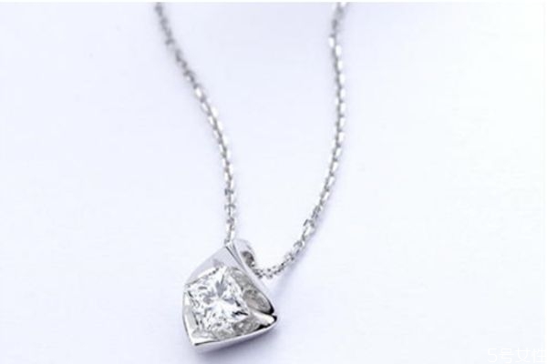 鉆石項鏈的寓意 鉆石項鏈的象征 鉆石項鏈的寓意 鉆石項鏈的象征