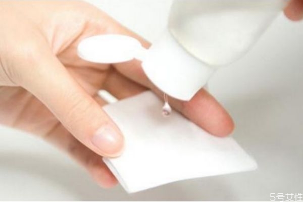 做面膜和濕敷有什么區(qū)別 濕敷和面膜哪個(gè)補(bǔ)水效果好 做面膜和濕敷有什么區(qū)別 濕敷和面膜哪個(gè)補(bǔ)水效果好