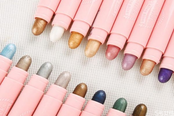 高光棒可以用來(lái)遮瑕嗎 遮瑕筆和高光棒區(qū)別 高光棒可以用來(lái)遮瑕嗎 遮瑕筆和高光棒區(qū)別