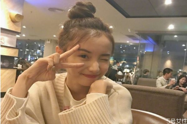 女孩有這幾種表現(xiàn)就別追了 女孩讓你追她的暗示 女孩有這幾種表現(xiàn)就別追了 女孩讓你追她的暗示