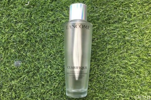 蘭蔻極光水和雅詩(shī)蘭黛櫻花微精華哪個(gè)好用 根據(jù)膚質(zhì)選擇 蘭蔻極光水和雅詩(shī)蘭黛櫻花微精華哪個(gè)好用 根據(jù)膚質(zhì)選擇