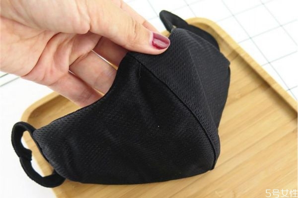 黑色口罩正反面怎么區(qū)分 醫(yī)用口罩能防病毒嗎 黑色口罩正反面怎么區(qū)分 醫(yī)用口罩能防病毒嗎
