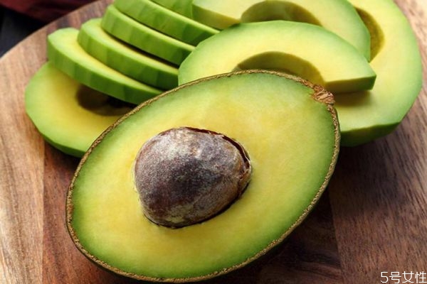 寶寶便秘能吃牛油果嗎 牛油果怎么給寶寶吃 寶寶便秘能吃牛油果嗎 牛油果怎么給寶寶吃