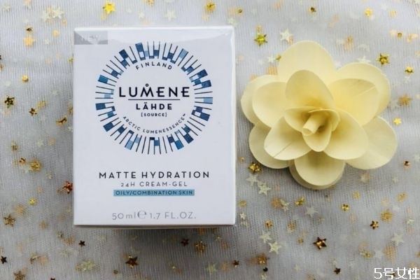 lumene24小時(shí)保濕面霜好用嗎 lumene保濕面霜使用測評(píng)