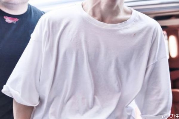 可樂(lè)到白衣服上怎么洗掉 去除可樂(lè)漬的小竅門(mén)