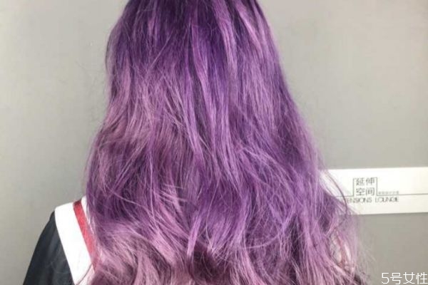 漂發(fā)粉可以和護(hù)發(fā)素一起用嗎 漂發(fā)粉能帶上高鐵嗎 漂發(fā)粉可以和護(hù)發(fā)素一起用嗎 漂發(fā)粉能帶上高鐵嗎