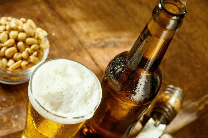 經(jīng)常喝啤酒有什么好處 經(jīng)常喝啤酒有什么壞處 經(jīng)常喝啤酒有什么好處 經(jīng)常喝啤酒有什么壞處