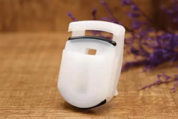 睫毛夾會傷害睫毛嗎 睫毛夾天天用有什么危害 睫毛夾會傷害睫毛嗎 睫毛夾天天用有什么危害