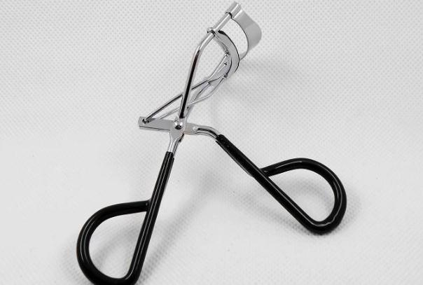 睫毛夾會傷害睫毛嗎 睫毛夾天天用有什么危害 睫毛夾會傷害睫毛嗎 睫毛夾天天用有什么危害