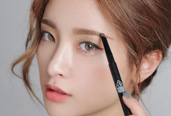 眉筆可以畫(huà)發(fā)際線(xiàn)嗎 眉筆可以不洗嗎 眉筆可以畫(huà)發(fā)際線(xiàn)嗎 眉筆可以不洗嗎
