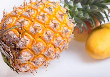 菠蘿要怎么處理才能吃 菠蘿要怎么挑才好吃 菠蘿要怎么處理才能吃 菠蘿要怎么挑才好吃