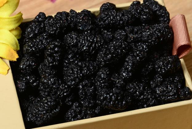 桑葚干有沒有上色怎么鑒定 桑葚干確實有上色的嗎 桑葚干有沒有上色怎么鑒定 桑葚干確實有上色的嗎