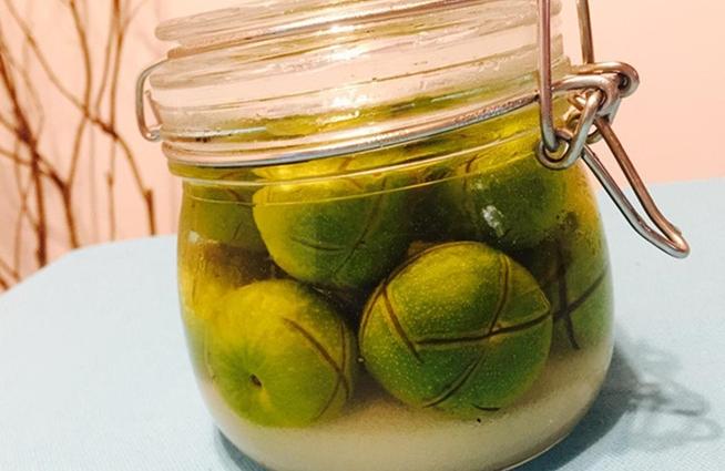 李子可以泡酒喝嗎 李子泡酒喝了對(duì)人什么好處 李子可以泡酒喝嗎 李子泡酒喝了對(duì)人什么好處