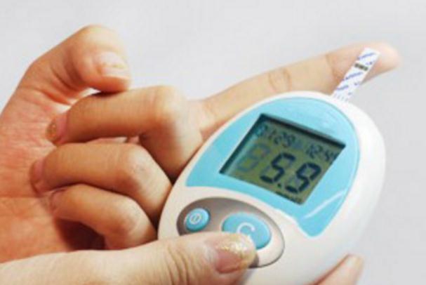 低血糖可以喝蜂蜜嗎 低血糖可以喝茶嗎 低血糖可以喝蜂蜜嗎 低血糖可以喝茶嗎