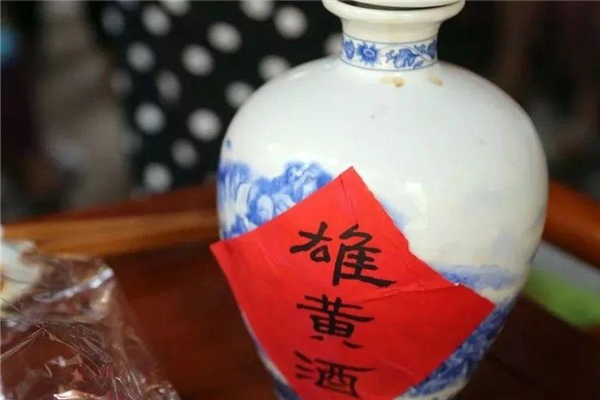 雄黃酒可以驅(qū)蟲嗎 雄黃酒怎么使用 雄黃酒可以驅(qū)蟲嗎 雄黃酒怎么使用