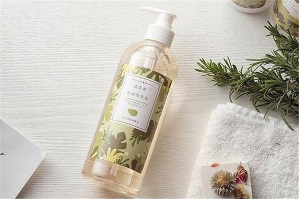 洗發(fā)水買滋潤(rùn)還是控油 洗發(fā)水怎么買適合自己的