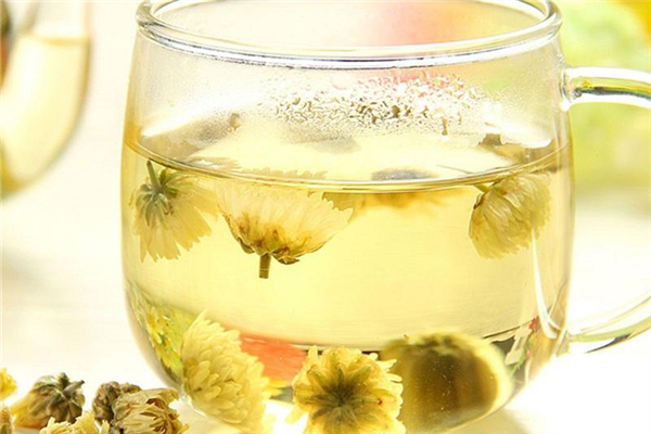 菊花茶胃寒的人可以喝嗎 菊花茶會刺激胃嗎 菊花茶胃寒的人可以喝嗎 菊花茶會刺激胃嗎