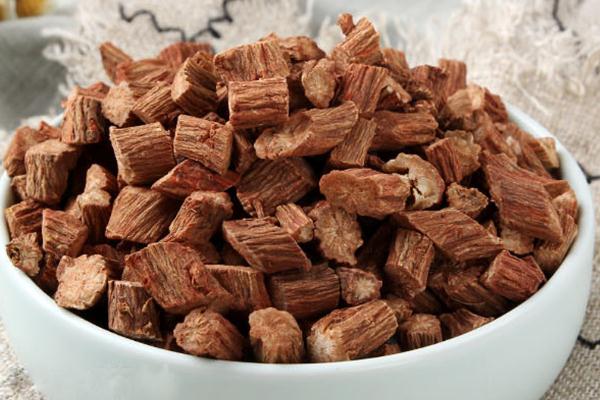 丹參可以泡酒嗎 丹參泡酒的功效與作用 丹參可以泡酒嗎 丹參泡酒的功效與作用