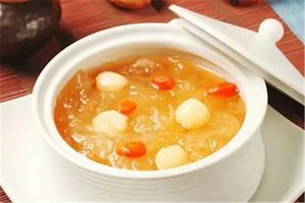 銀耳湯和西瓜能一起吃嗎 銀耳湯不能和什么同食 銀耳湯和西瓜能一起吃嗎 銀耳湯不能和什么同食
