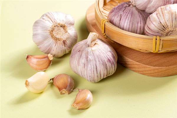 大蒜泡酒能補(bǔ)腎壯陽是真的嗎 大蒜泡酒的正確方法 大蒜泡酒能補(bǔ)腎壯陽是真的嗎 大蒜泡酒的正確方法