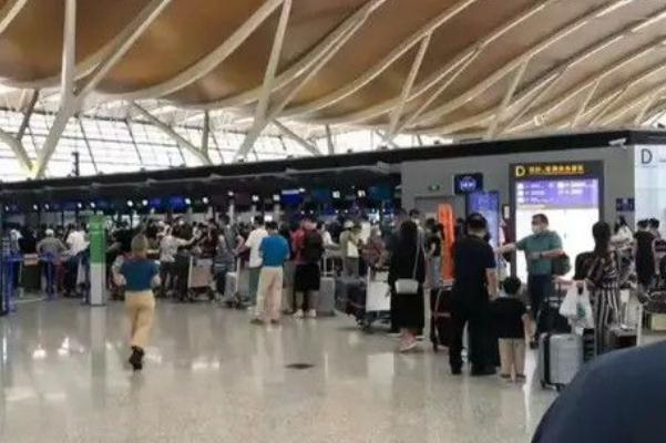 上海浦東機場回應(yīng)留學(xué)生排長隊值機 美國留學(xué)需要什么要求 上海浦東機場回應(yīng)留學(xué)生排長隊值機 美國留學(xué)需要什么要求