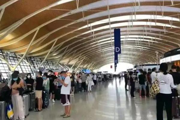 上海浦東機場回應(yīng)留學(xué)生排長隊值機 美國留學(xué)需要什么要求 上海浦東機場回應(yīng)留學(xué)生排長隊值機 美國留學(xué)需要什么要求