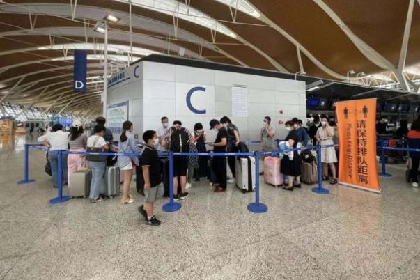 上海浦東機場回應(yīng)留學(xué)生排長隊值機 美國留學(xué)需要什么要求 上海浦東機場回應(yīng)留學(xué)生排長隊值機 美國留學(xué)需要什么要求