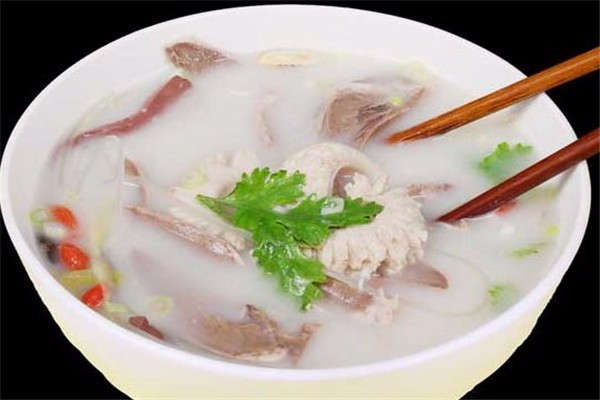 羊肉湯適合什么季節(jié)喝 羊肉湯喝多了會(huì)不會(huì)上火 羊肉湯適合什么季節(jié)喝 羊肉湯喝多了會(huì)不會(huì)上火