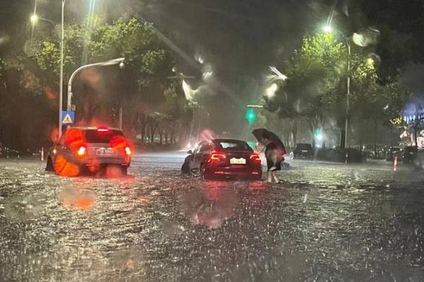 杭州暴雨:有車(chē)庫(kù)被淹 暴雨車(chē)庫(kù)被淹保險(xiǎn)賠嗎