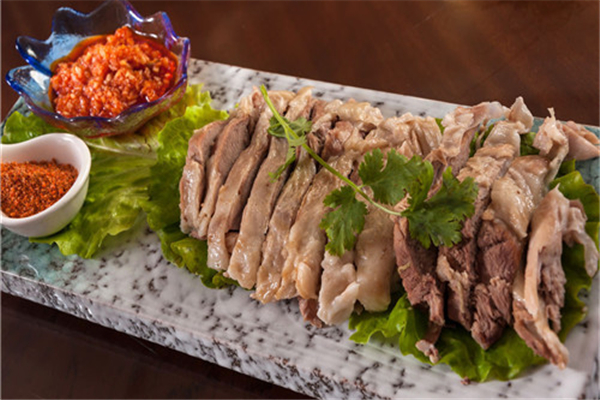 羊肉焯水用冷水還是熱水 羊肉焯水要不要放料酒 羊肉焯水用冷水還是熱水 羊肉焯水要不要放料酒