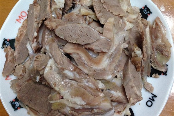 羊肉焯水用冷水還是熱水 羊肉焯水要不要放料酒 羊肉焯水用冷水還是熱水 羊肉焯水要不要放料酒