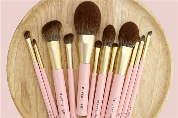 粉底刷可以用來刷氣墊嗎 粉底刷會卡粉嗎 粉底刷可以用來刷氣墊嗎 粉底刷會卡粉嗎