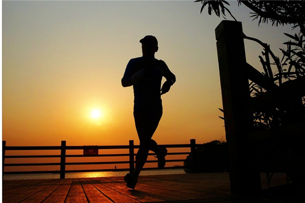 晨跑會(huì)讓腿變粗嗎 晨跑有什么壞處 晨跑會(huì)讓腿變粗嗎 晨跑有什么壞處