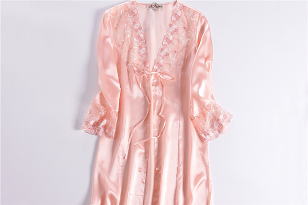 睡衣和睡袍哪個(gè)實(shí)用 睡衣和睡袍有什么區(qū)別 睡衣和睡袍哪個(gè)實(shí)用 睡衣和睡袍有什么區(qū)別