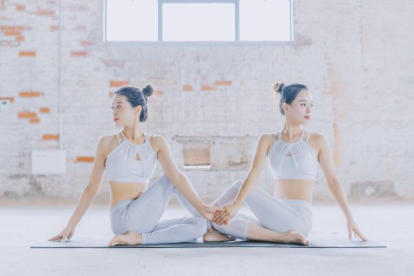 練瑜伽前可以吃東西嗎 練瑜伽的好處有哪些 練瑜伽前可以吃東西嗎 練瑜伽的好處有哪些