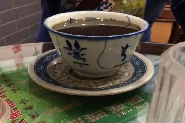 涼茶可以和牛奶一起喝嗎 涼茶可以和感冒藥一起吃嗎 涼茶可以和牛奶一起喝嗎 涼茶可以和感冒藥一起吃嗎