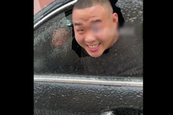 車窗結冰怎么快速清理 車窗結冰可以用熱水嗎 車窗結冰怎么快速清理 車窗結冰可以用熱水嗎