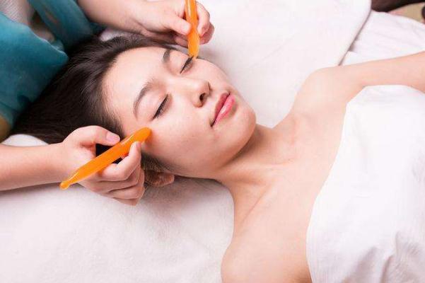 面部刮痧有什么好處與功效 面部刮痧會讓皮膚松弛嗎 面部刮痧有什么好處與功效 面部刮痧會讓皮膚松弛嗎